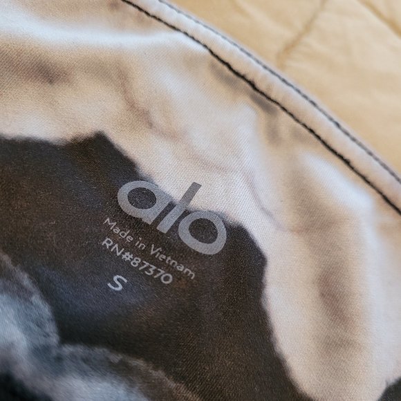 ALO Yoga AIRBRUSH HIGH-WAIST LEGGING - Picture 3 of 8